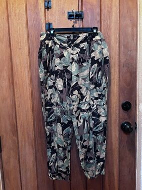 Chico’s Camouflage Cargo Dress Pants - Green Camo
